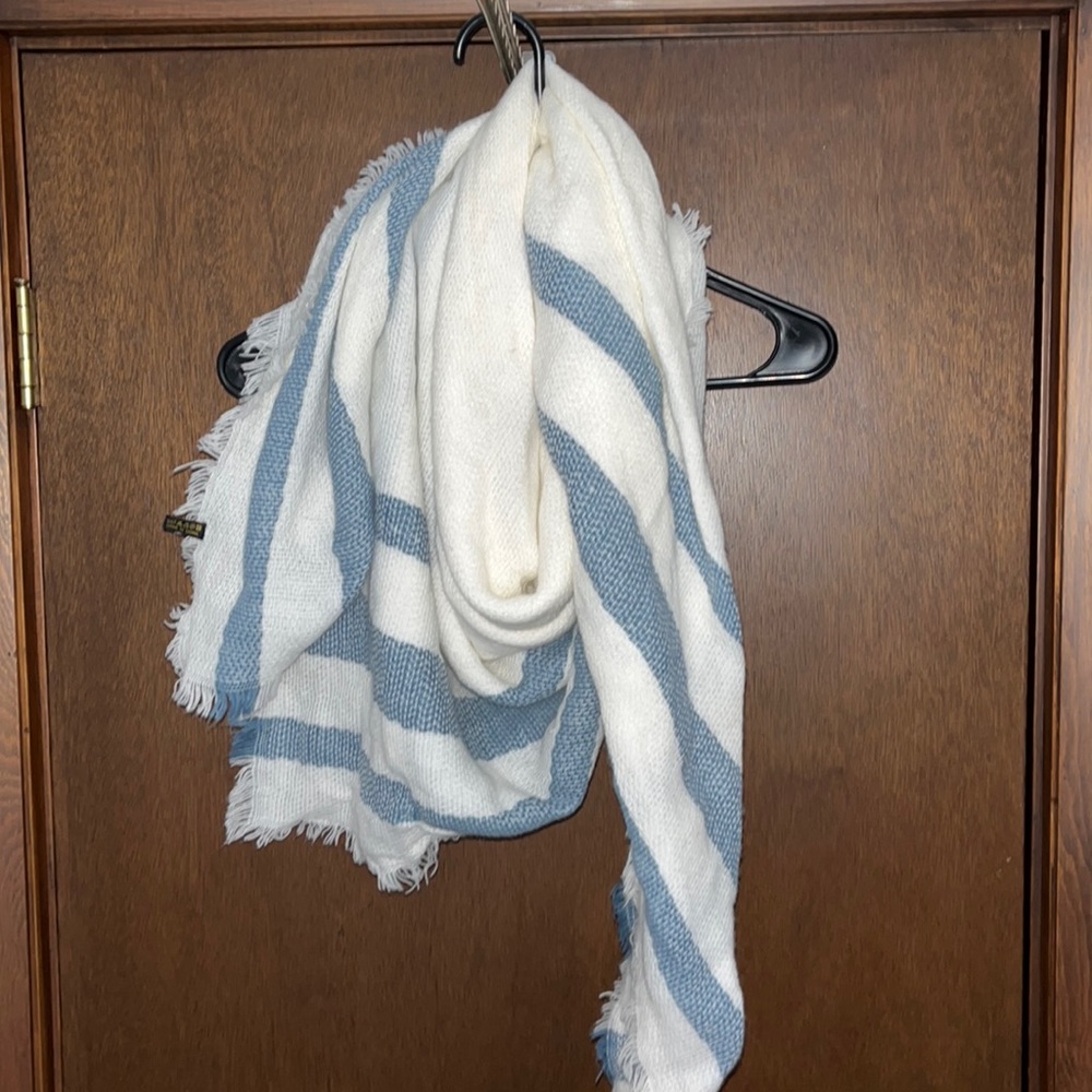 Blue & White Chunky Blanket Scarf